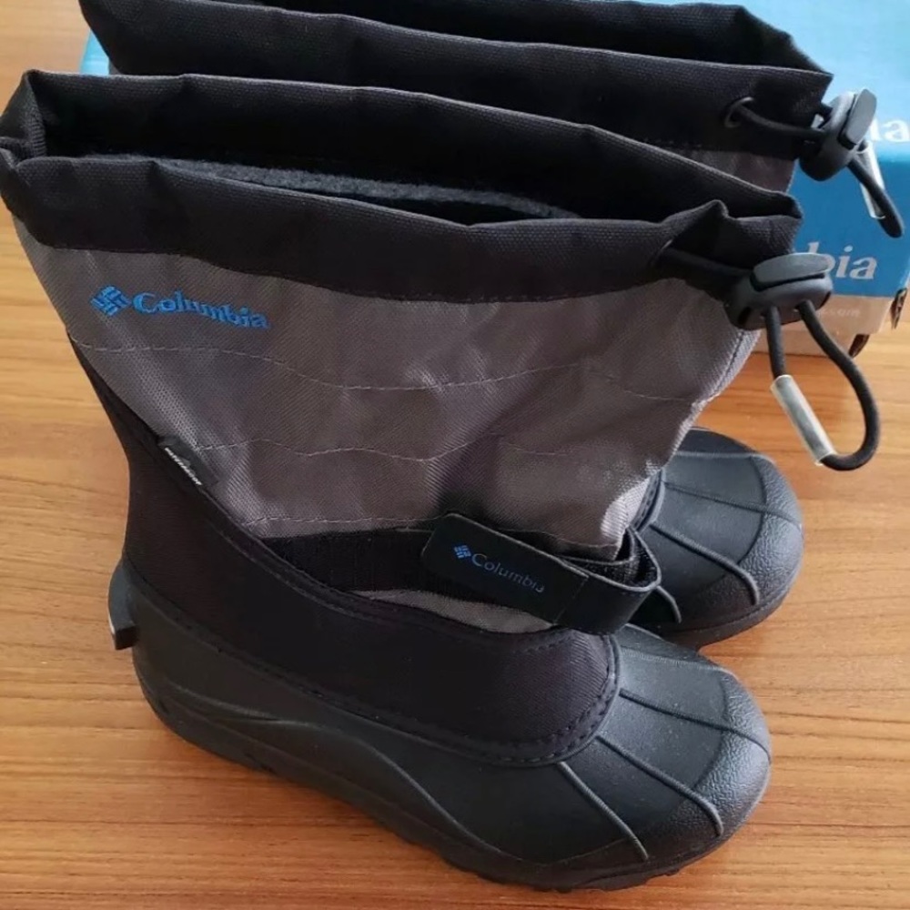 Columbia Boys Powderbug Plus II SIZE 2 Snow Boots